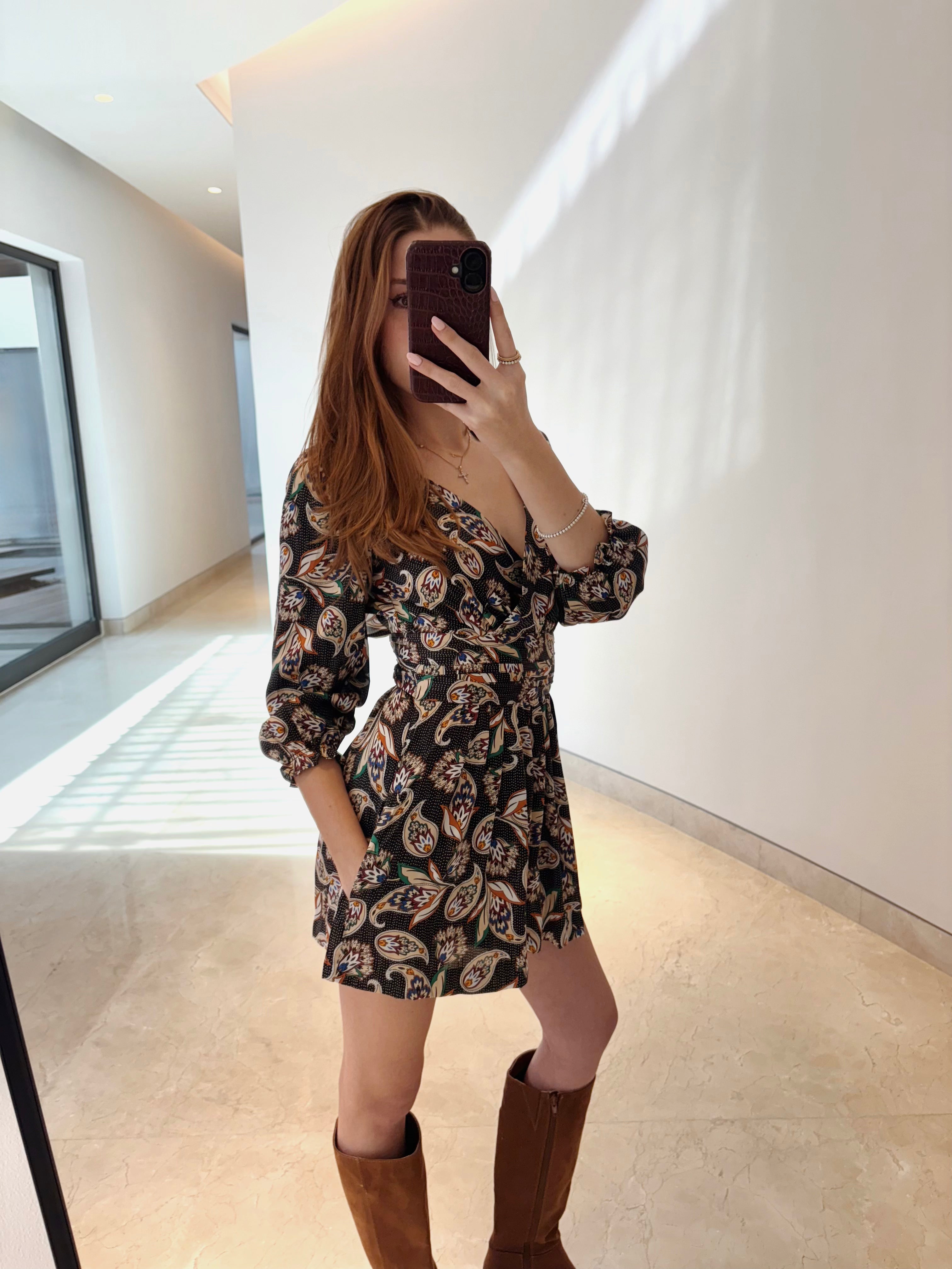 MAJE – Mono corto de satin estampado