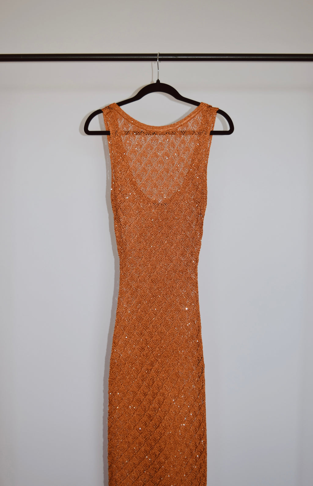 Topshop – Vestido midi de punto metálico con lentejuelas y espalda escotada